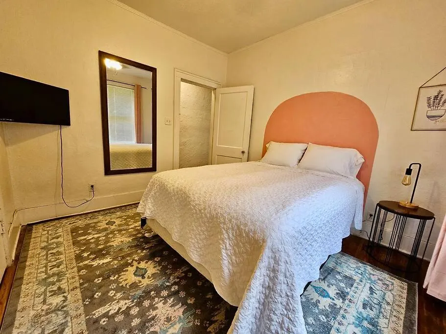 Cool And Calm Place To Live Memphis Apartment